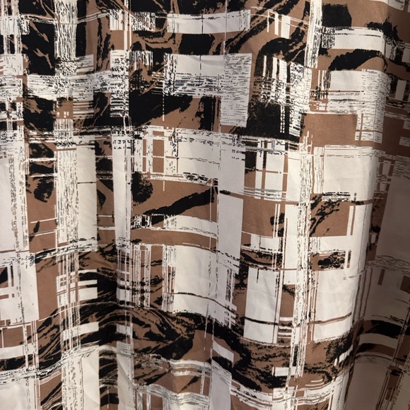 Abstract Patterned Button-Up Shirt - Picture 4 of 5